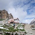 Die Drei Zinnen Hütte ist ein vielbesuchtes Wanderziel