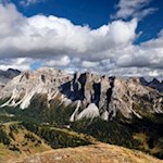 Auf dem Monte Pic erschließt sich eine atemberaubende Aussicht auf die umliegenden Dolomiten