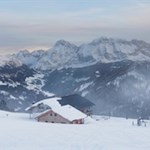 Die Maurerberghütte vor der malerischen Kulisse der Gadertaler Dolomiten