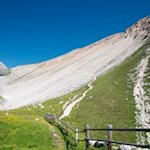 Schließlich quert der Weg das Geröllfeld zu Füßen der Antoniusspitze