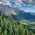 Ausblick auf den Latemar und die Siedlung Karersee