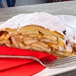 Die Speisekarte des Hatzis lockt mit so mancher Versuchung...