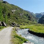 Entlang der jungen Ahr in Richtung Birnlückenhütte