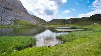 Malerisch und abgeschieden zugleich präsentiert sich der Fosses See