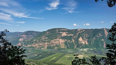 Auf dem Weg zur Leuchtenburg öffnen sich schöne Ausblicke