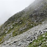 Der Kellerbauerweg quert steile Blockhänge