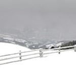 Blick auf den nebelverhangenen Brixner Talkessel von der Ochsenalm