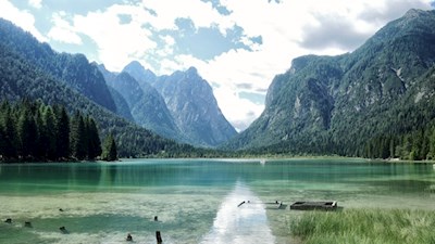At the shimmering Lago di Dobbiaco lake
