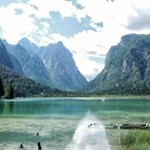 Sullo-scintillante-lago-di-Dobbiaco