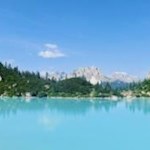 Nahezu märchenhaft spiegelt sich die Umgebung im Sorapis See...