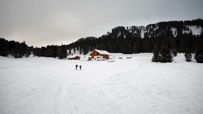 Die Halslhütte lädt auch im Winter zur Einkehr