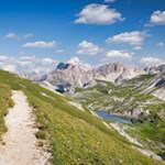Zu unseren Füßen schimmert der Hochalmsee