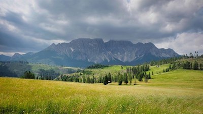 Neben uns erhebt sich der Latemar
