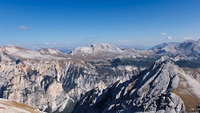 Blick auf den Muntejela de Senes, den Seekofel und die Ausläufer der Hohen Gaisl