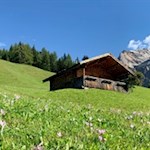 Die Wanderung zur Schneehöhle führt durch eine Bilderbuchlandschaft