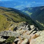 Über einen steinigen Berggrat auf den Rammelstein