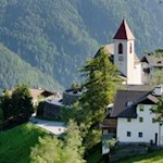 Unsere Wanderung beginnt im verträumten Bergdorf Afers bei Brixen