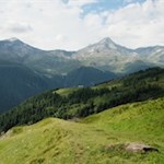 Unser Blick fällt auf den mächtigen, spitz zulaufenden Rauchkofel