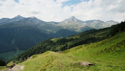 Unser Blick fällt auf den mächtigen, spitz zulaufenden Rauchkofel