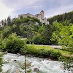 Burg Taufers am Eingang ins Ahrntal