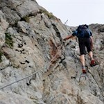 Funi metalliche sul sentiero verso il rifugio Bicchiere