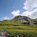 Durch saftige Weidewiesen in Richtung Latzfonser Kreuz