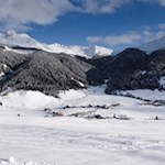 Während des Anstiegs zum Weiler Ampfertal öffnen sich schöne Ausblicke