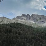 Unser Blick fällt auf den nahen Settsass