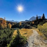 Im Schein der linden Herbstsonne zur Auronzohütte am Fuße der Drei Zinnen