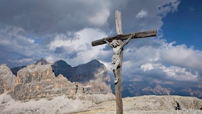 Summit cross Lagazuoi