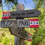 Die Wanderung zur Croda da Lago Hütte ist gut ausgeschildert