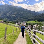Wandern auf dem Ahrntaler Talweg nach Luttach
