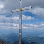 Das elegante Gipfelkreuz der Latemarspitze