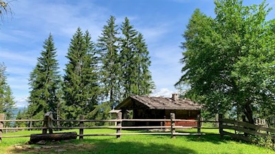 Unterhalb des Tschafon lädt der Tschafonleger zur kurzen Rast