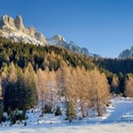 Auf dem Weg zum Karersee öffnen sich schöne Ausblicke auf den Latemar