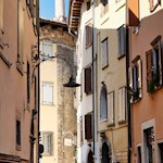 Enge, kopfsteingepflasterte Gassen prägen das Stadtbild