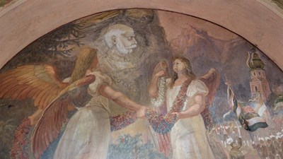 Das mittlerweile wieder sichtbare Konterfei des Habsburgerkaisers musste nach dem Ersten Weltkrieg übermalt werden