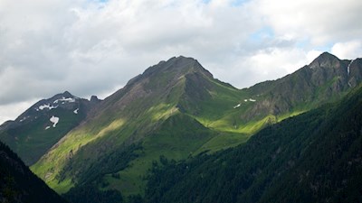 Ringsum ragen die friedvollen Pfunderer Berge in die Höhe