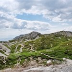 Bei der Lawinenverbauung sollten weniger trittsichere Wanderer den Weg Nr. 516 beibehalten