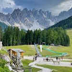 Neben-der-Haunoldhütte-verspricht-die-Tubingbahn-ein-schwungvolles-Vergnügen