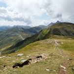 Rückwärtsgewandter Blick auf den Anstiegsweg