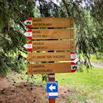 Von St. Jakob folgt man zunächst dem Hintertalweg