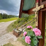 Flurkreuz auf dem Weg zur Saraghes Hütte