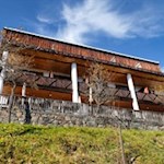 Das-Berggasthaus-Briol-atmet-die-schlichte-Eleganz-des-Bauhausstils