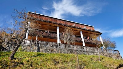 Das Berggasthaus Briol atmet die schlichte Eleganz des Bauhausstils