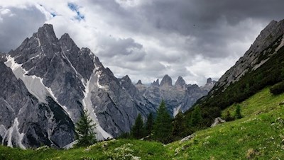 Die markanten Zacken der Dreischusterspitze und der Drei Zinnen