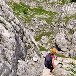 Durch karstiges Gelände auf den Arzalpenkopf