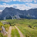 Die Wanderung zur Pieralongia Hütte führt durch eine bezaubernde Landschaft