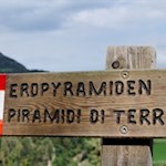 Auf dem Weg Nr. 24 zu den Erdpyramiden