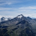 Neben uns erheben sich mächtige Dreitausender wie der Hoch- und Wildgall, der Schneebige Nock oder das Fernerköpfl